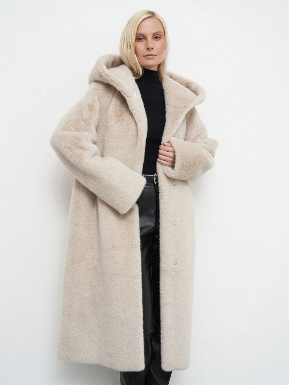 ШУБА БЕЖЕВАЯ, ЭКО-МЕХ