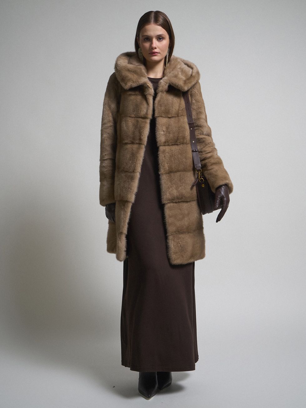 ШУБА БЕЖЕВАЯ, МЕХ НОРКА