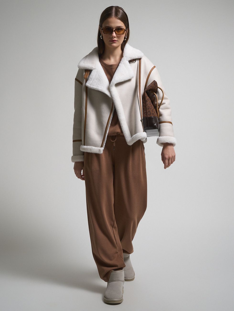 ДУБЛЕНКА ЖЕНСКАЯ, БЕЖЕВАЯ