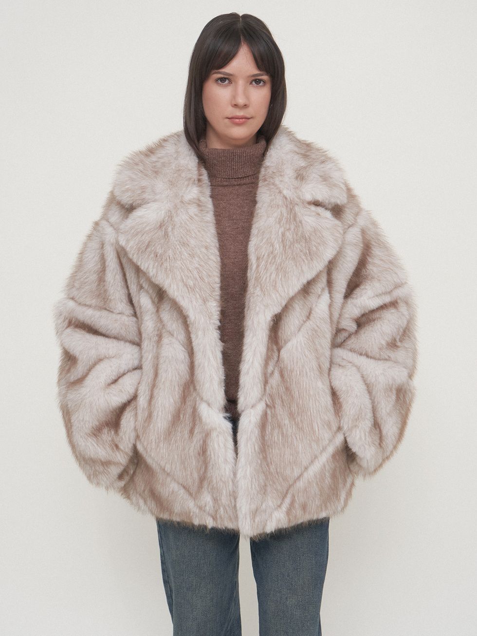 ШУБА БЕЖЕВАЯ, ЭКО-МЕХ