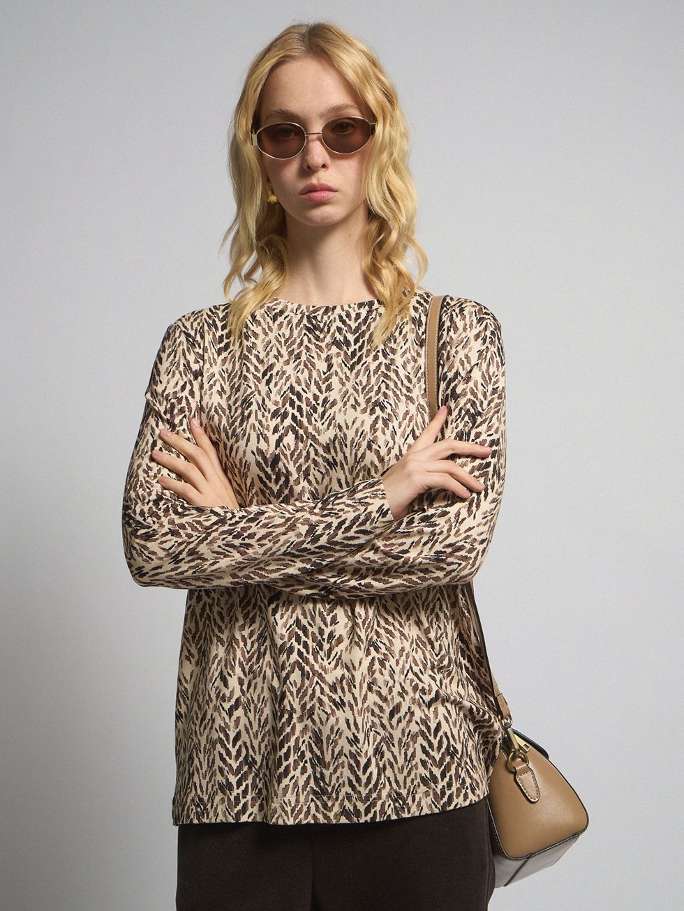 ФУТБОЛКА ЖЕНСКАЯ, БЕЖЕВАЯ