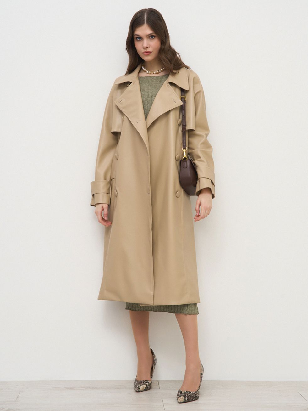 КОЖАНОЕ ПАЛЬТО ЖЕНСКОЕ, БЕЖЕВОЕ