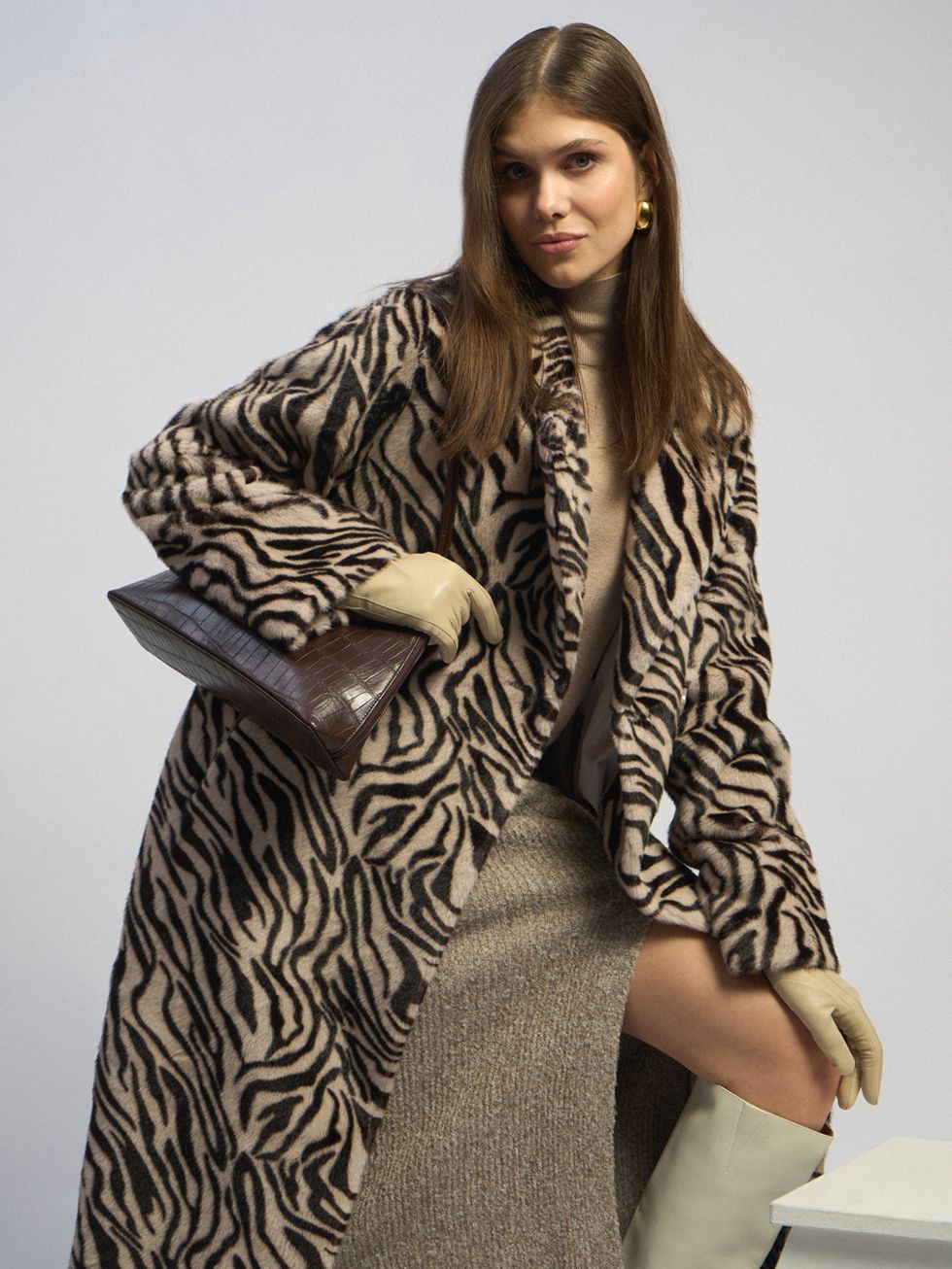 ШУБА БЕЖЕВАЯ, ЭКО-МЕХ