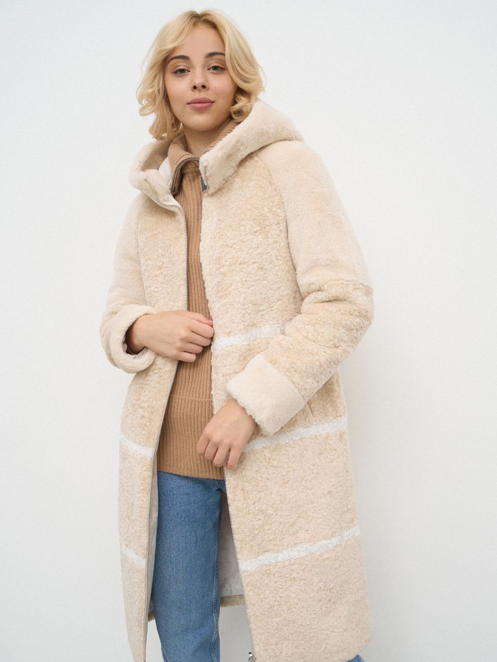 ШУБА БЕЖЕВАЯ, ЭКО-МЕХ