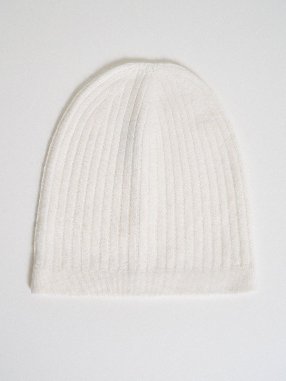 ШАПКА ЖЕНСКАЯ, БЕЛАЯ