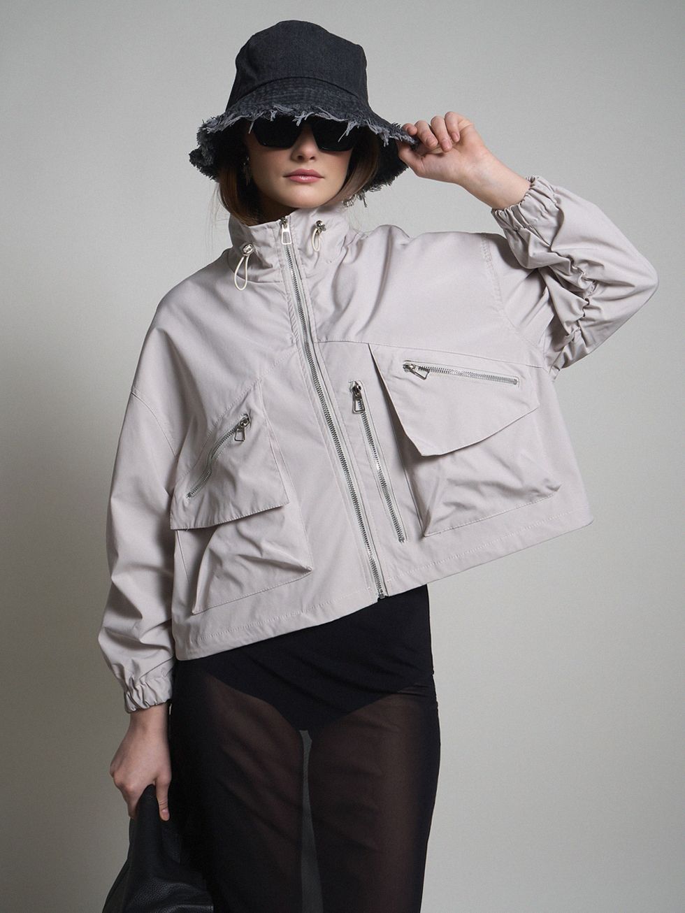 ВЕТРОВКА ЖЕНСКАЯ, СВЕТЛО-СЕРАЯ
