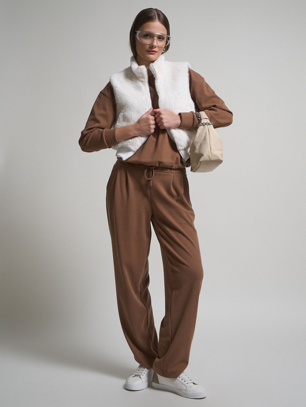 МЕХОВОЙ ЖИЛЕТ ЖЕНСКИЙ, БЕЛЫЙ