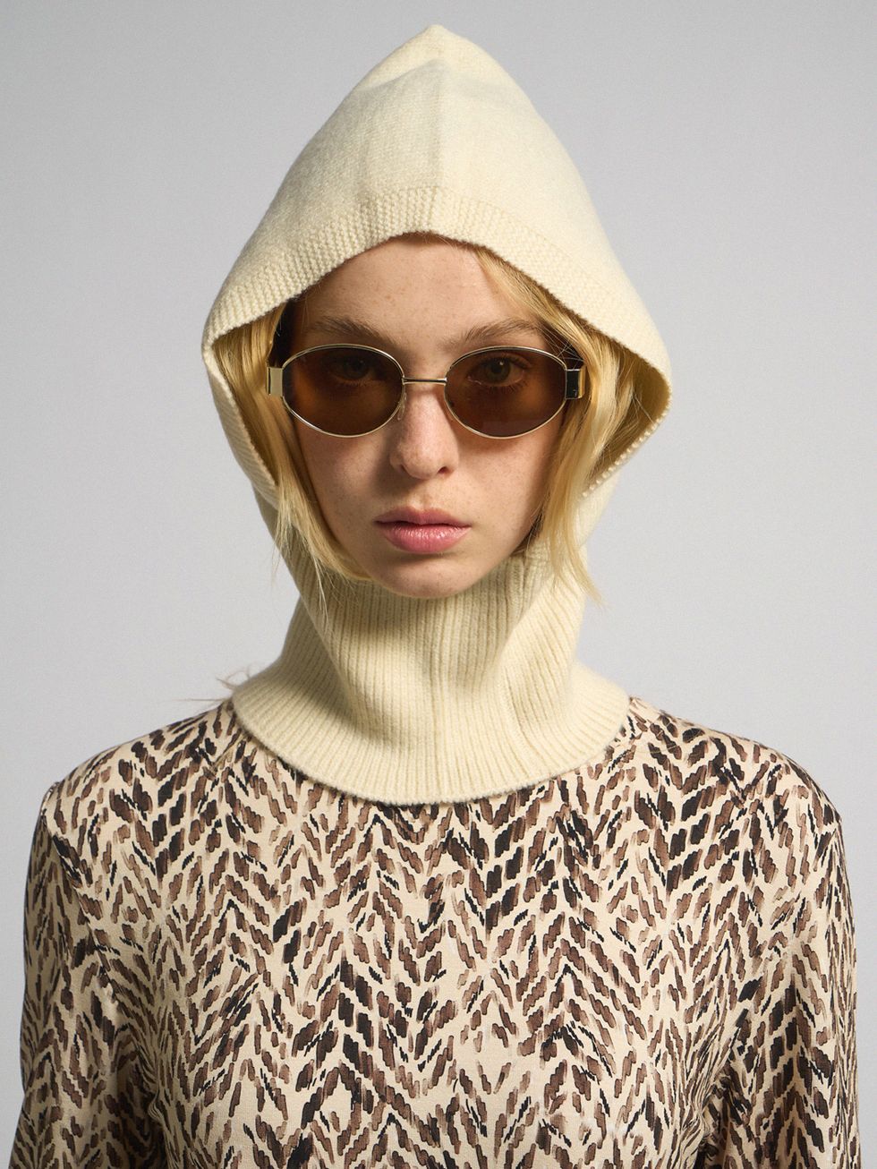 КАПЮШОН ЖЕНСКИЙ, БЕЛЫЙ