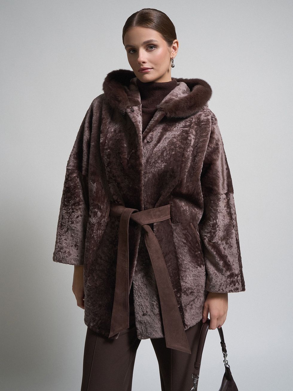 ШУБА КОРИЧНЕВАЯ, МУТОН