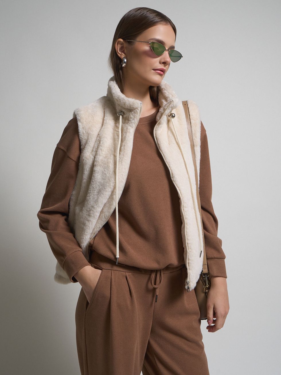 МЕХОВОЙ ЖИЛЕТ ЖЕНСКИЙ, КОРИЧНЕВЫЙ