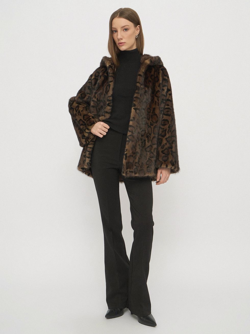 ШУБА КОРИЧНЕВАЯ, МЕХ НОРКА