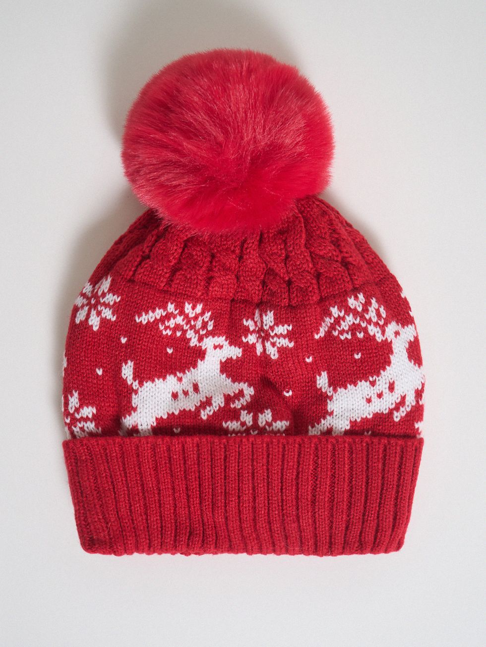 ШАПКА ЖЕНСКАЯ, КРАСНАЯ