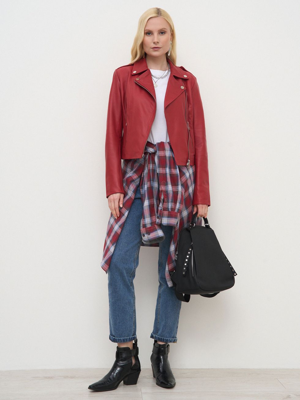 КОЖАНАЯ КУРТКА ЖЕНСКАЯ, КРАСНАЯ, материал: кожа овца, артикул: 08603670. Купить в интернет-магазине ТОТО. Купить одежду в TOTOGROUP в Санкт-Петербурге, каталог верхней одежды, фото товара, бесплатная доставка