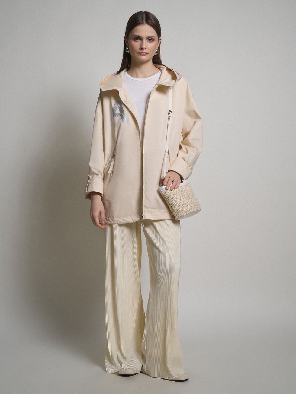 ВЕТРОВКА ЖЕНСКАЯ, БЕЖЕВАЯ