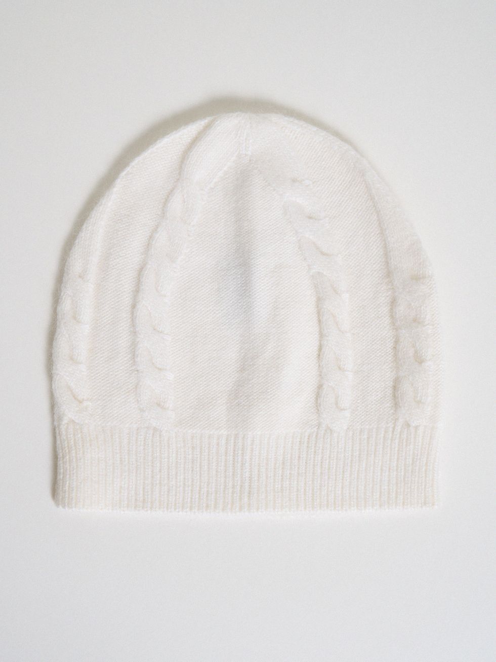 ШАПКА ЖЕНСКАЯ, СВЕТЛО-БЕЖЕВАЯ