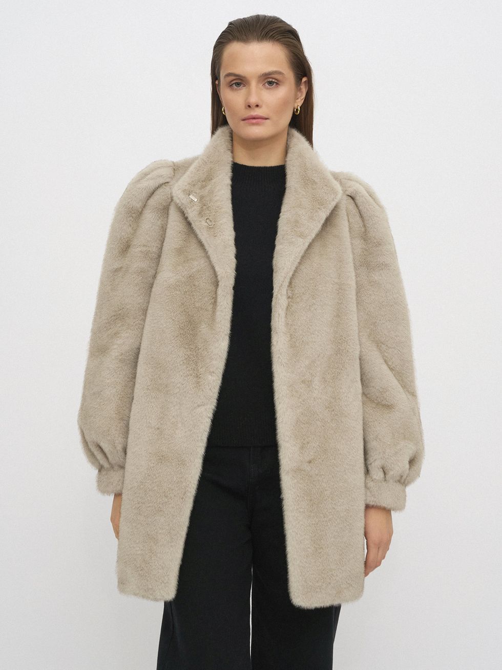 ШУБА СВЕТЛО-БЕЖЕВАЯ, ШЕРСТЬ И ПОЛИЭСТЕР