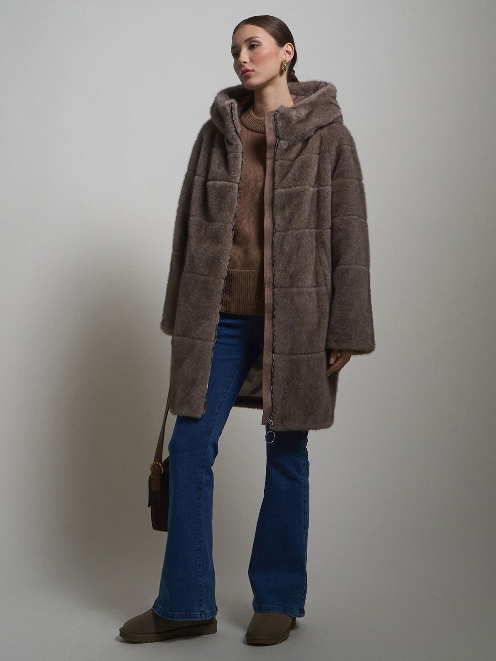 ШУБА СВЕТЛО-КОРИЧНЕВАЯ, 50% ШЕРСТЬ, 30% АКРИЛ, 20%