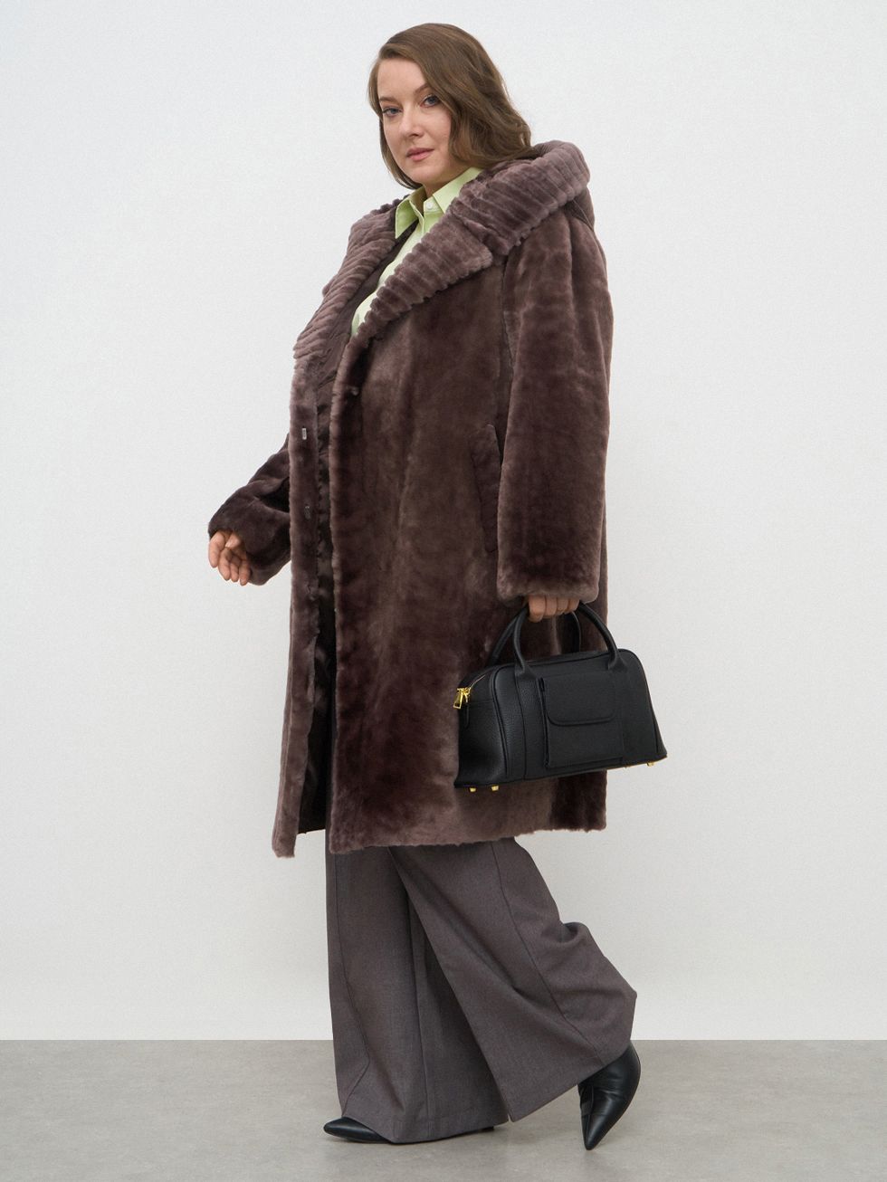 ШУБА СВЕТЛО-КОРИЧНЕВАЯ, МУТОН