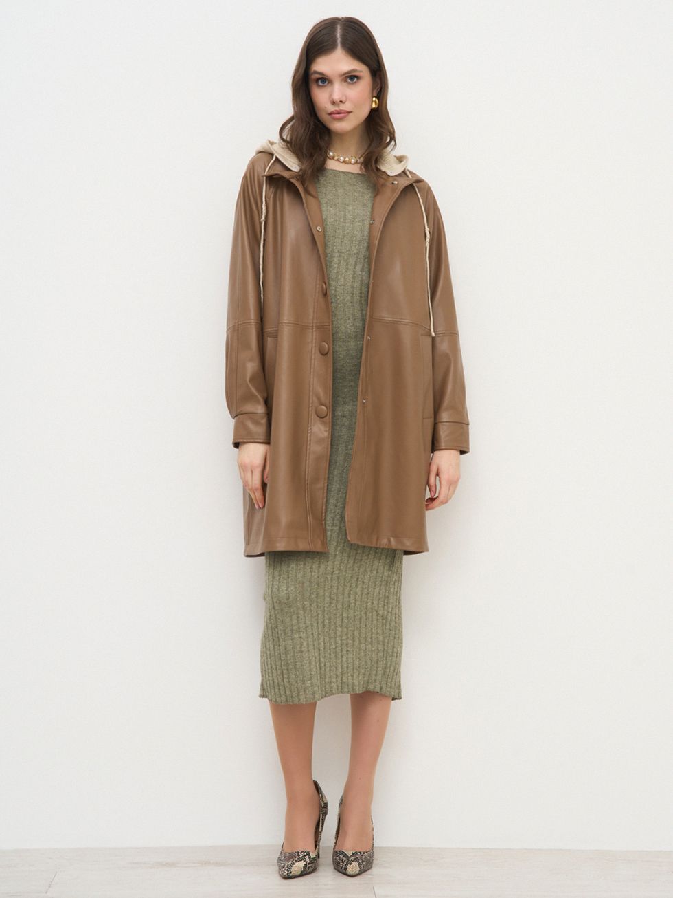 КОЖАНОЕ ПАЛЬТО ЖЕНСКОЕ, СВЕТЛО-КОРИЧНЕВОЕ
