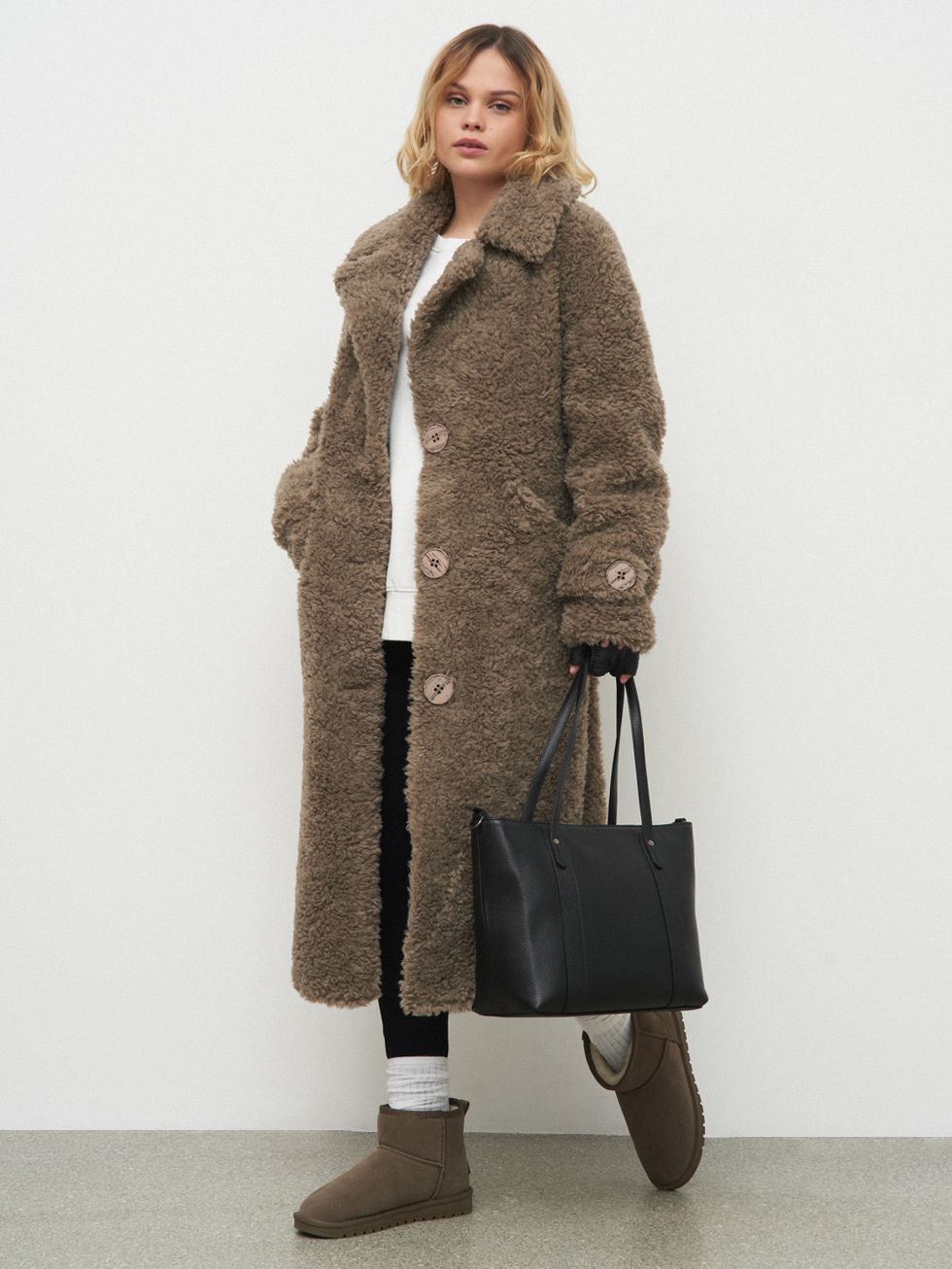 ШУБА СВЕТЛО-КОРИЧНЕВАЯ, 50% ШЕРСТЬ, 50% ПОЛИЭСТЕР