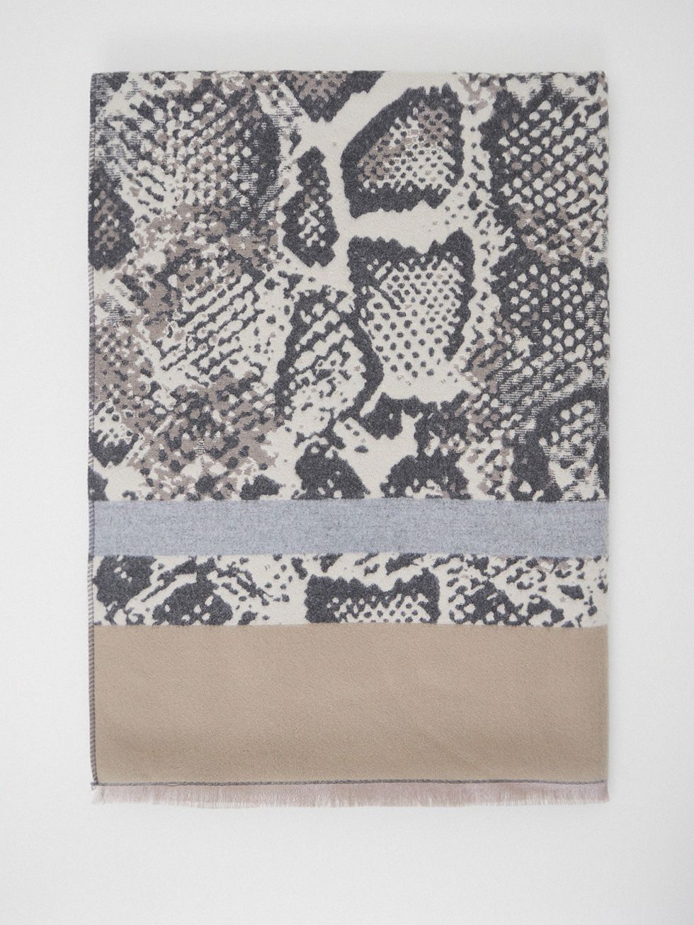 ШАРФ ЖЕНСКИЙ, СЕРЫЙ