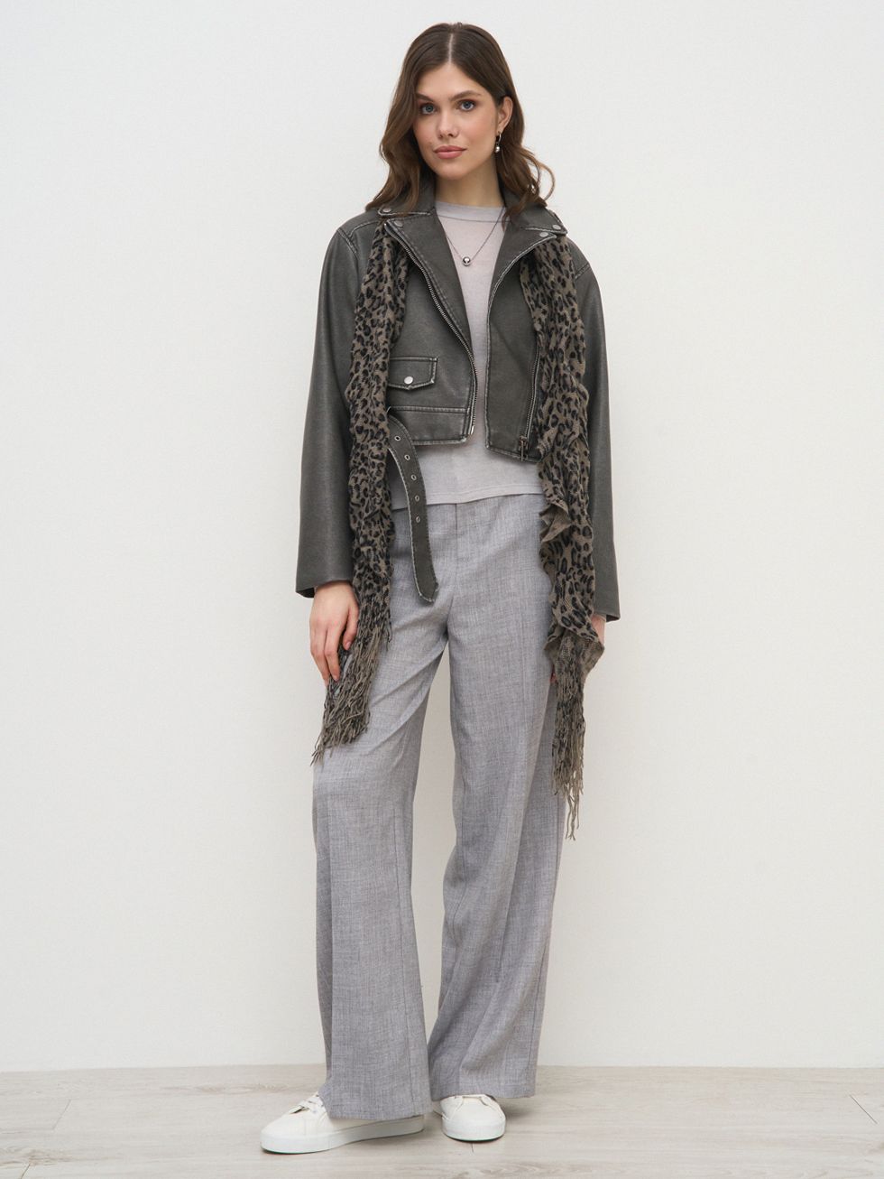 КОЖАНАЯ КУРТКА ЖЕНСКАЯ, СЕРАЯ