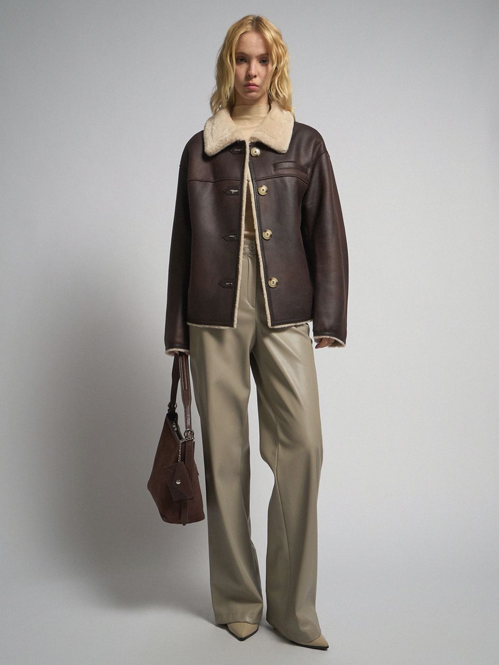 ДУБЛЕНКА ЖЕНСКАЯ, ТЕМНО-КОРИЧНЕВАЯ