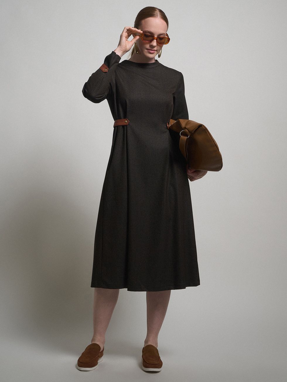 ПЛАТЬЕ ЖЕНСКОЕ, ТЕМНО-КОРИЧНЕВОЕ