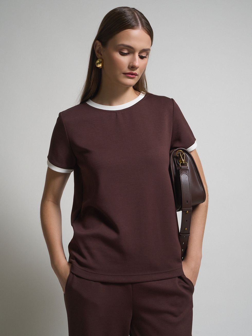 ФУТБОЛКА ЖЕНСКАЯ, ТЕМНО-КОРИЧНЕВАЯ