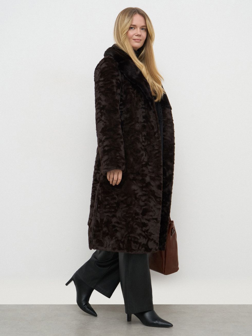 ШУБА ТЕМНО-КОРИЧНЕВАЯ, ЭКО-МЕХ