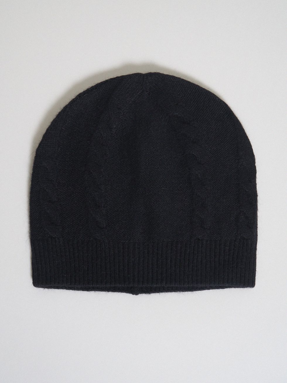 ШАПКА ЖЕНСКАЯ, ЧЕРНАЯ