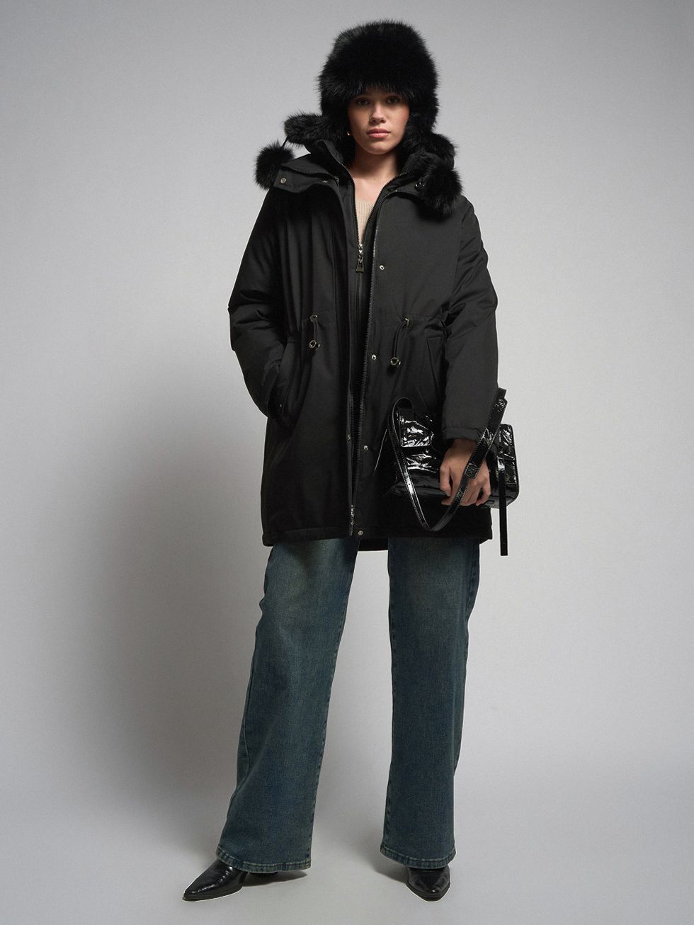 ПАРКА ЖЕНСКАЯ, ЧЕРНАЯ