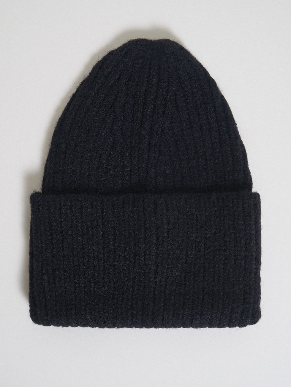 ШАПКА ЖЕНСКАЯ, ЧЕРНАЯ