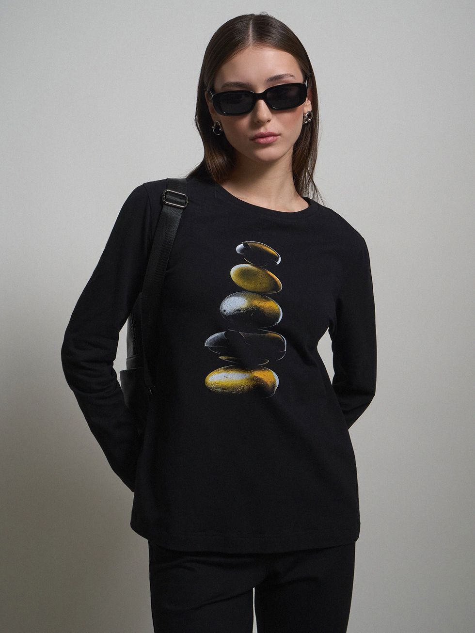 ФУТБОЛКА ЖЕНСКАЯ, ЧЕРНАЯ