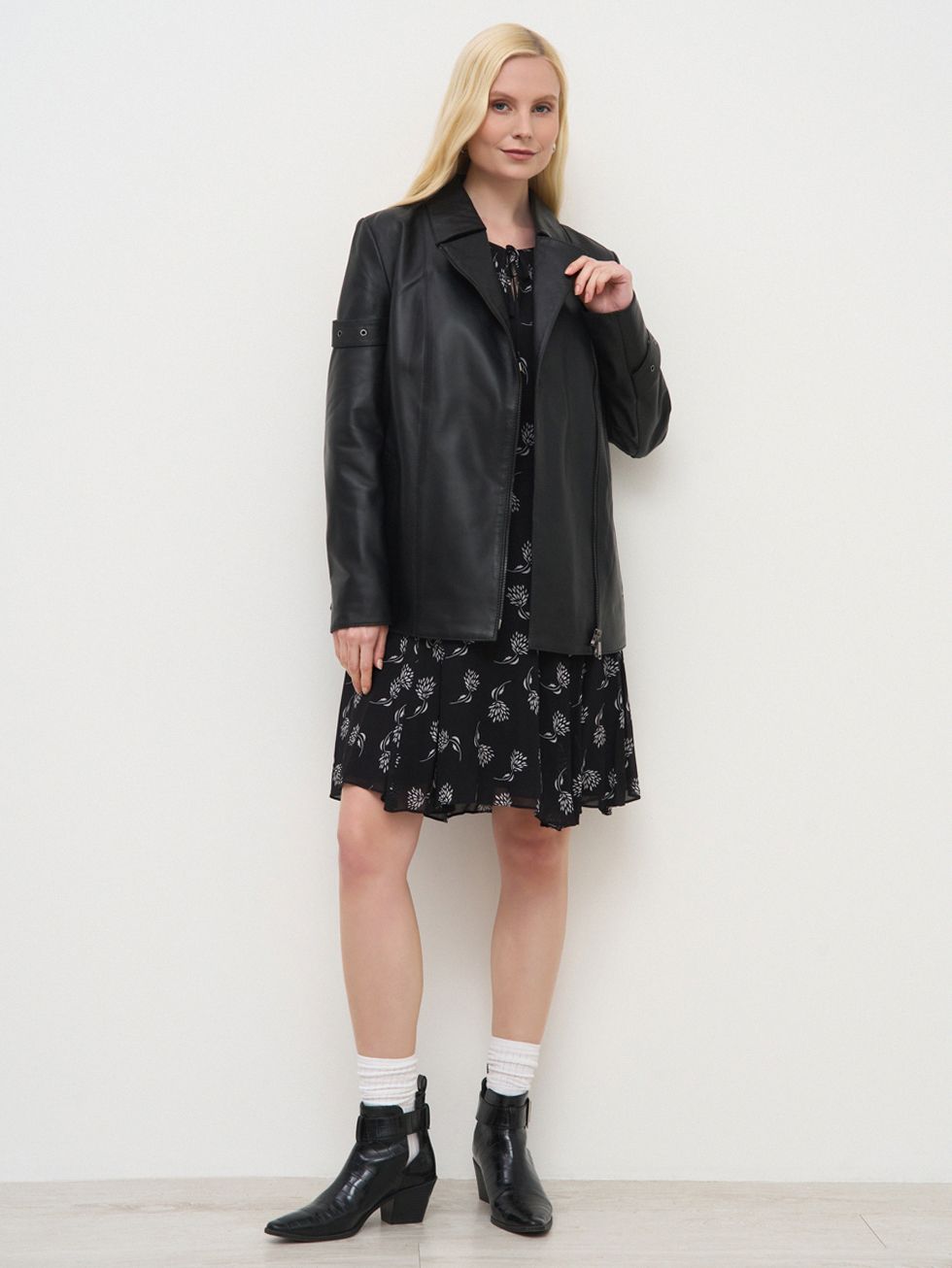 КОЖАНАЯ КУРТКА ЖЕНСКАЯ, ЧЕРНАЯ