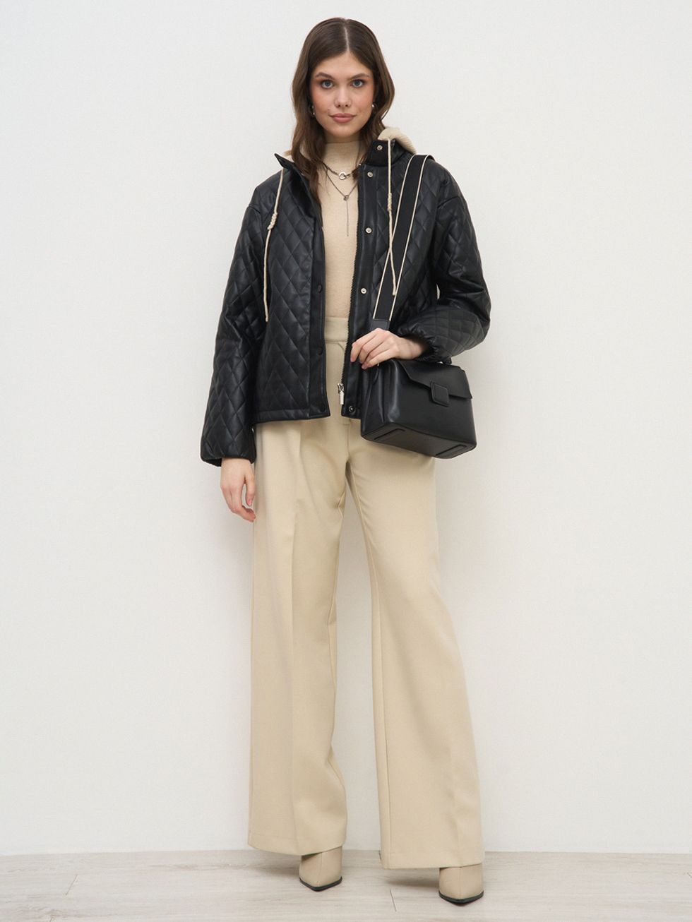 КОЖАНАЯ КУРТКА ЖЕНСКАЯ, ЧЕРНАЯ