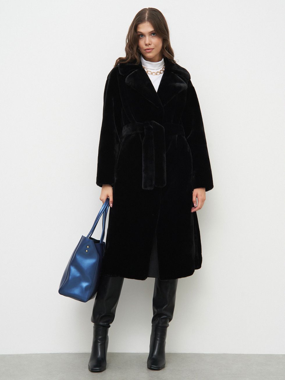 ШУБА ЧЕРНАЯ, ШЕРСТЬ И ПОЛИЭСТЕР