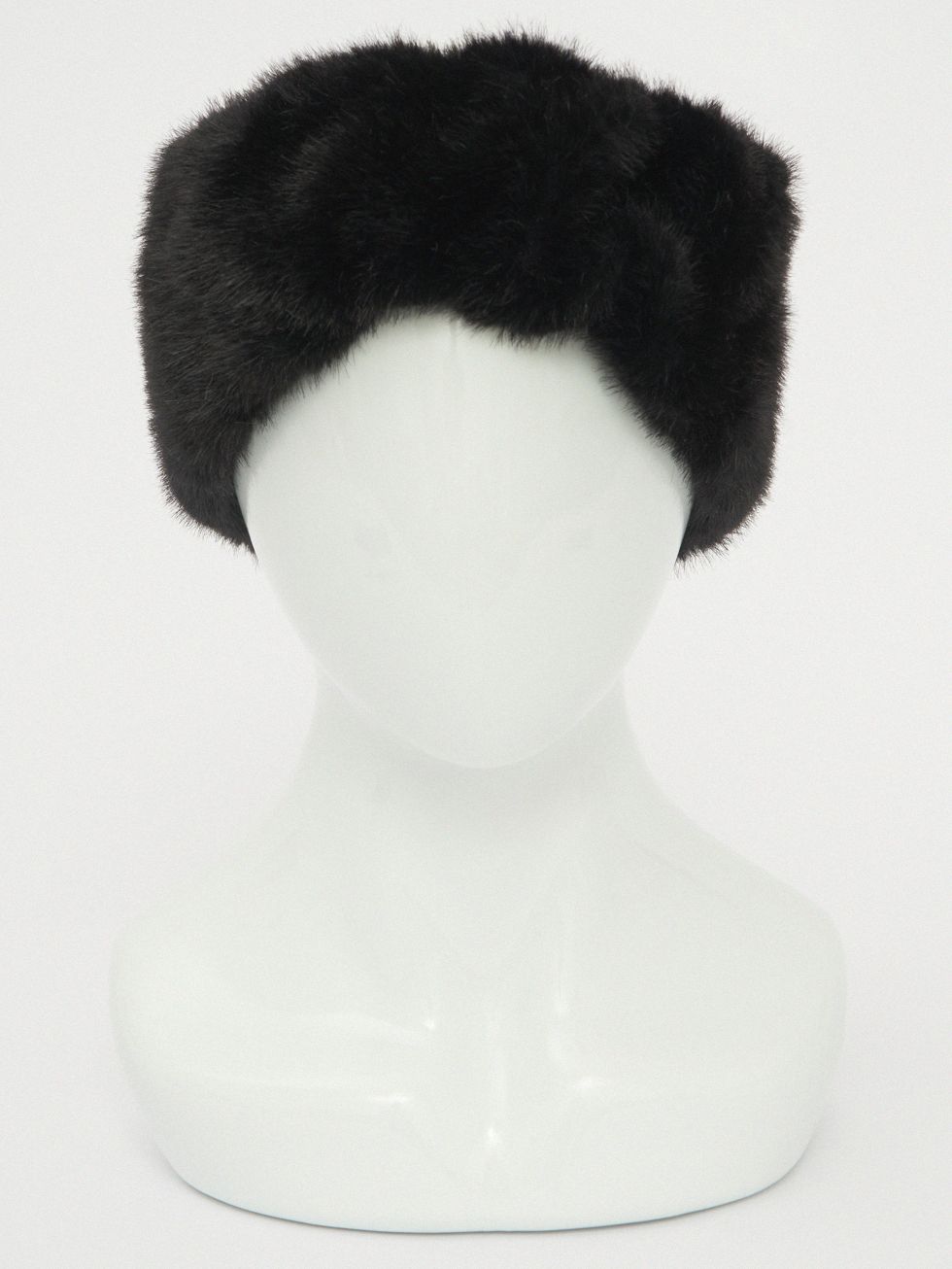 ШАПКА ЖЕНСКАЯ, ЧЕРНАЯ