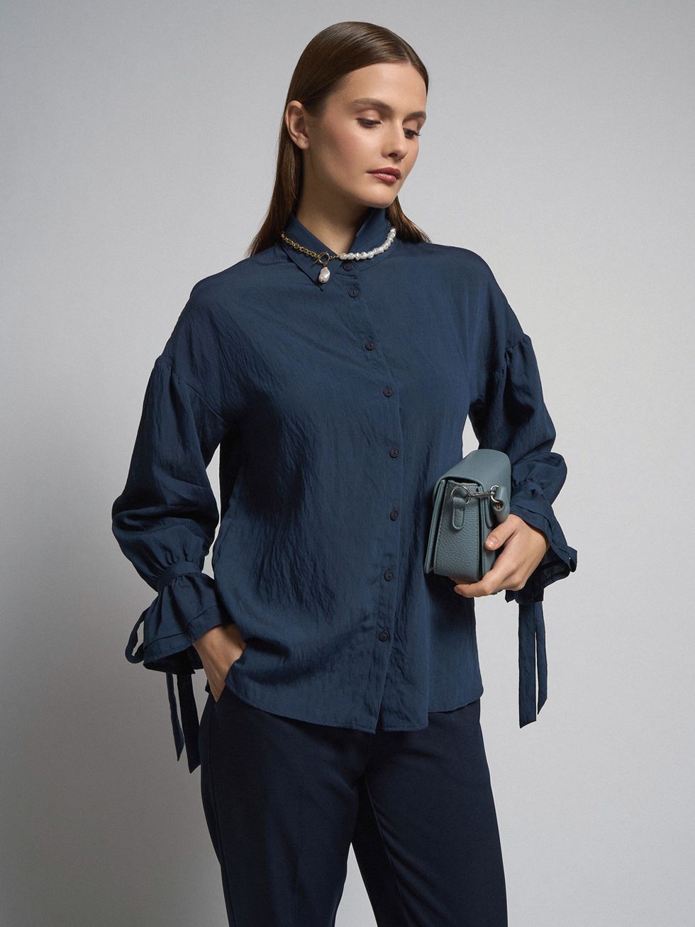 БЛУЗА ЖЕНСКАЯ, ТЕМНО-СИНЯЯ