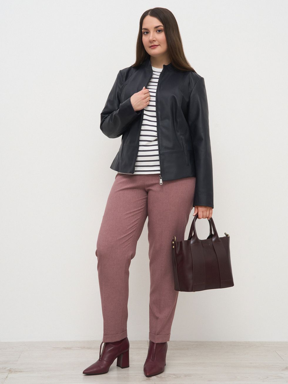 КОЖАНАЯ КУРТКА ЖЕНСКАЯ, ТЕМНО-СИНЯЯ