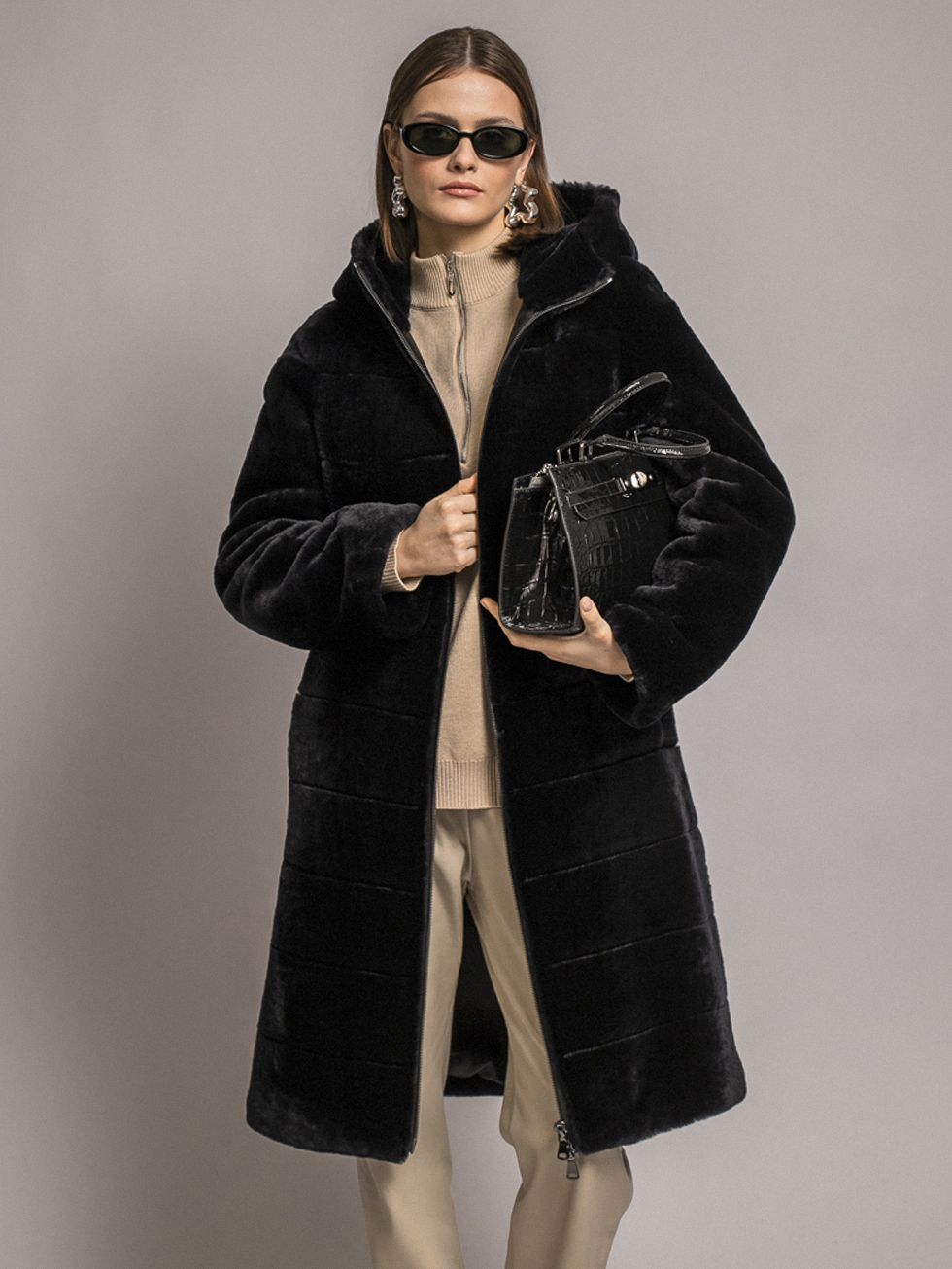 ШУБА ТЕМНО-СИНЯЯ, МУТОН