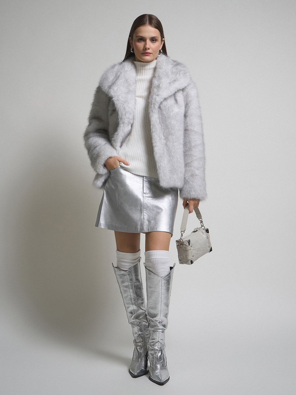 ШУБА СВЕТЛО-СЕРАЯ, ЭКО-МЕХ