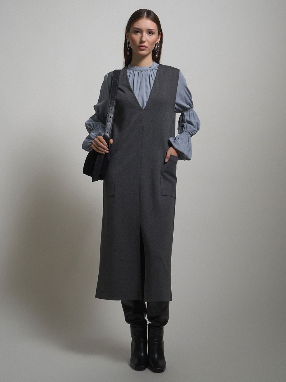 ПЛАТЬЕ ЖЕНСКОЕ, СВЕТЛО-СЕРОЕ