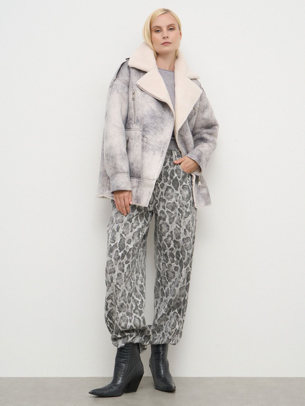 ДУБЛЕНКА ЖЕНСКАЯ, СВЕТЛО-СЕРАЯ