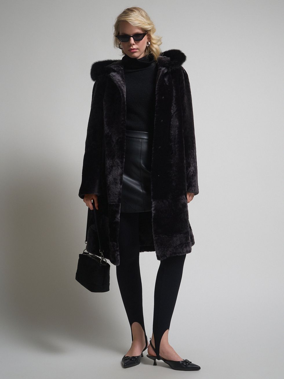 ШУБА ТЕМНО-СЕРАЯ, МУТОН