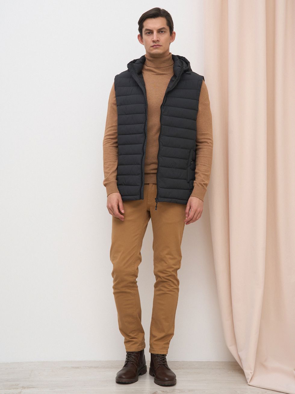 ПУХОВЫЙ ЖИЛЕТ МУЖСКОЙ, ТЕМНО-СЕРЫЙ