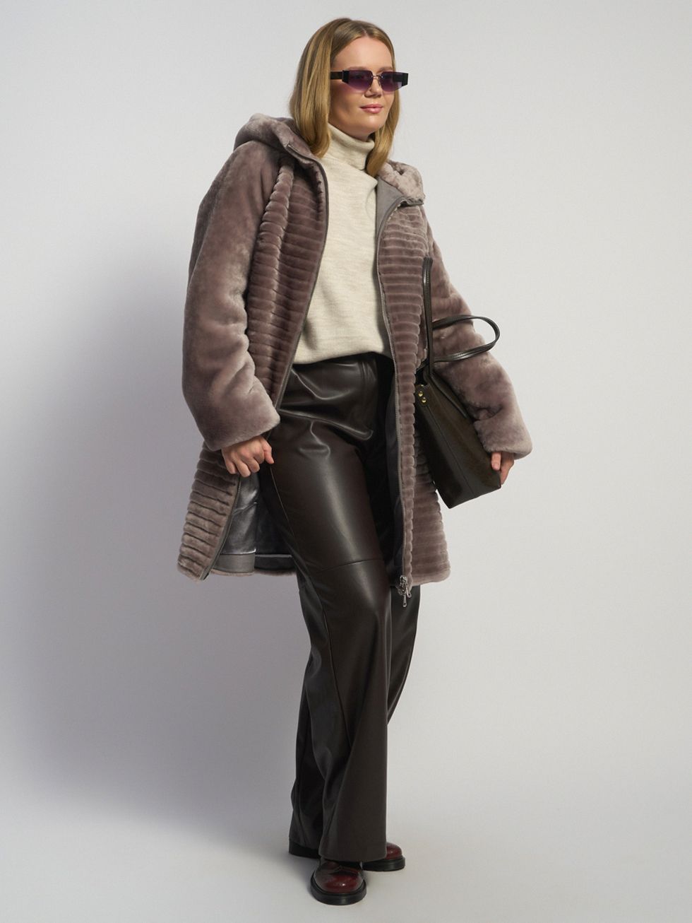 ШУБА ТЕМНО-СЕРАЯ, МУТОН