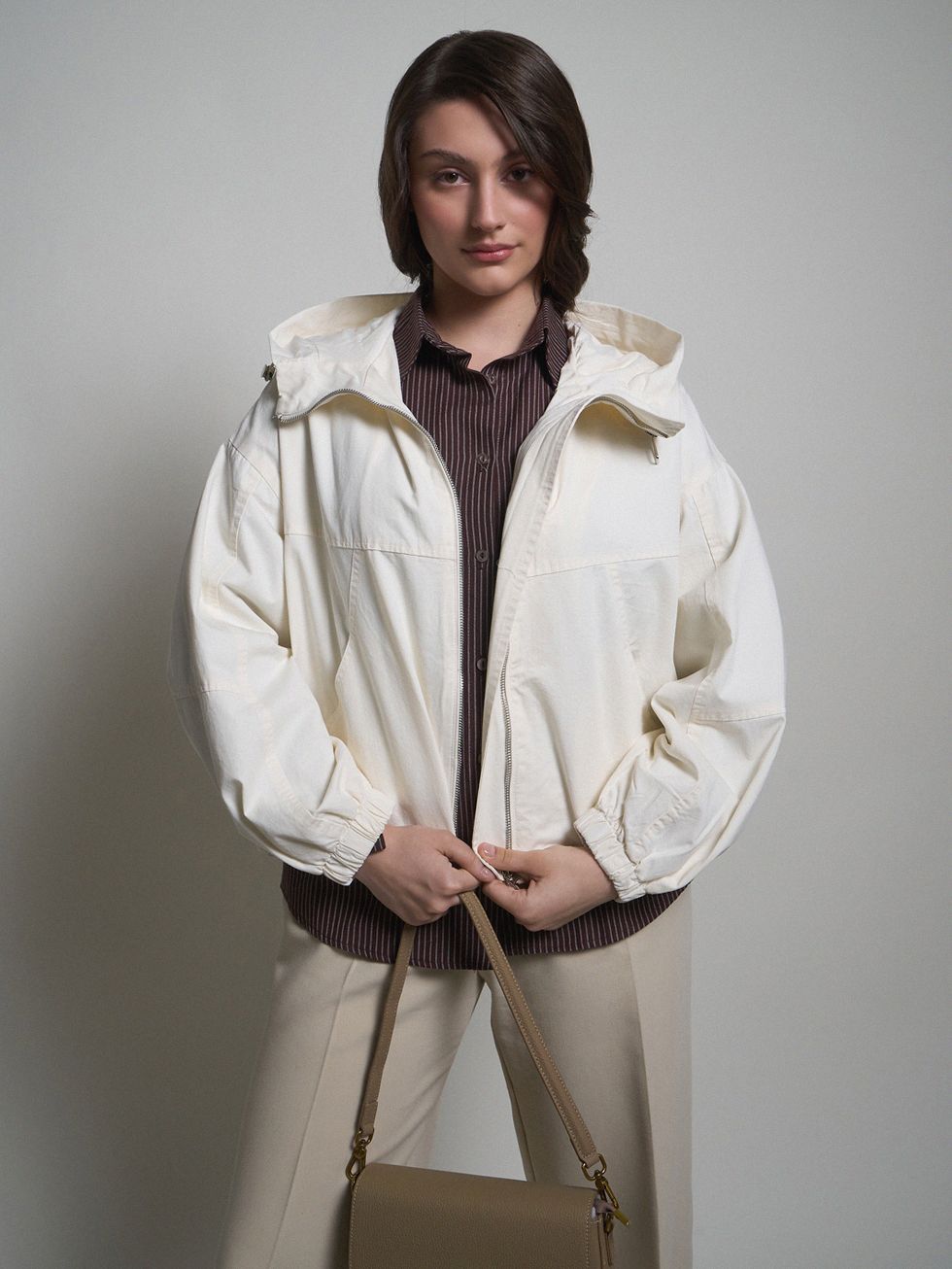 ВЕТРОВКА ЖЕНСКАЯ, КРЕМОВАЯ