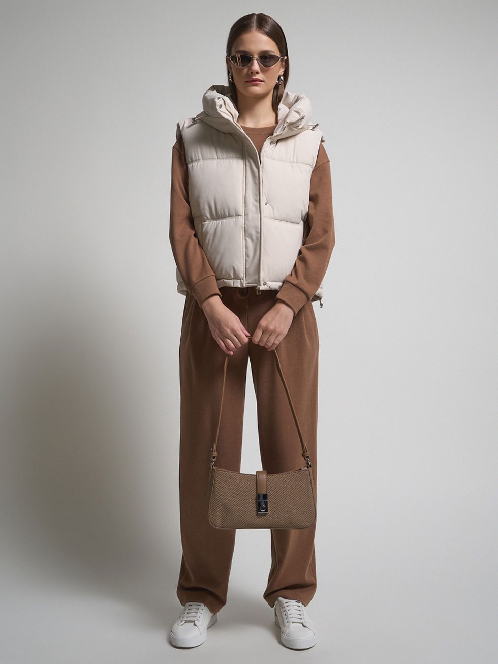 ПУХОВЫЙ ЖИЛЕТ ЖЕНСКИЙ, КРЕМОВЫЙ