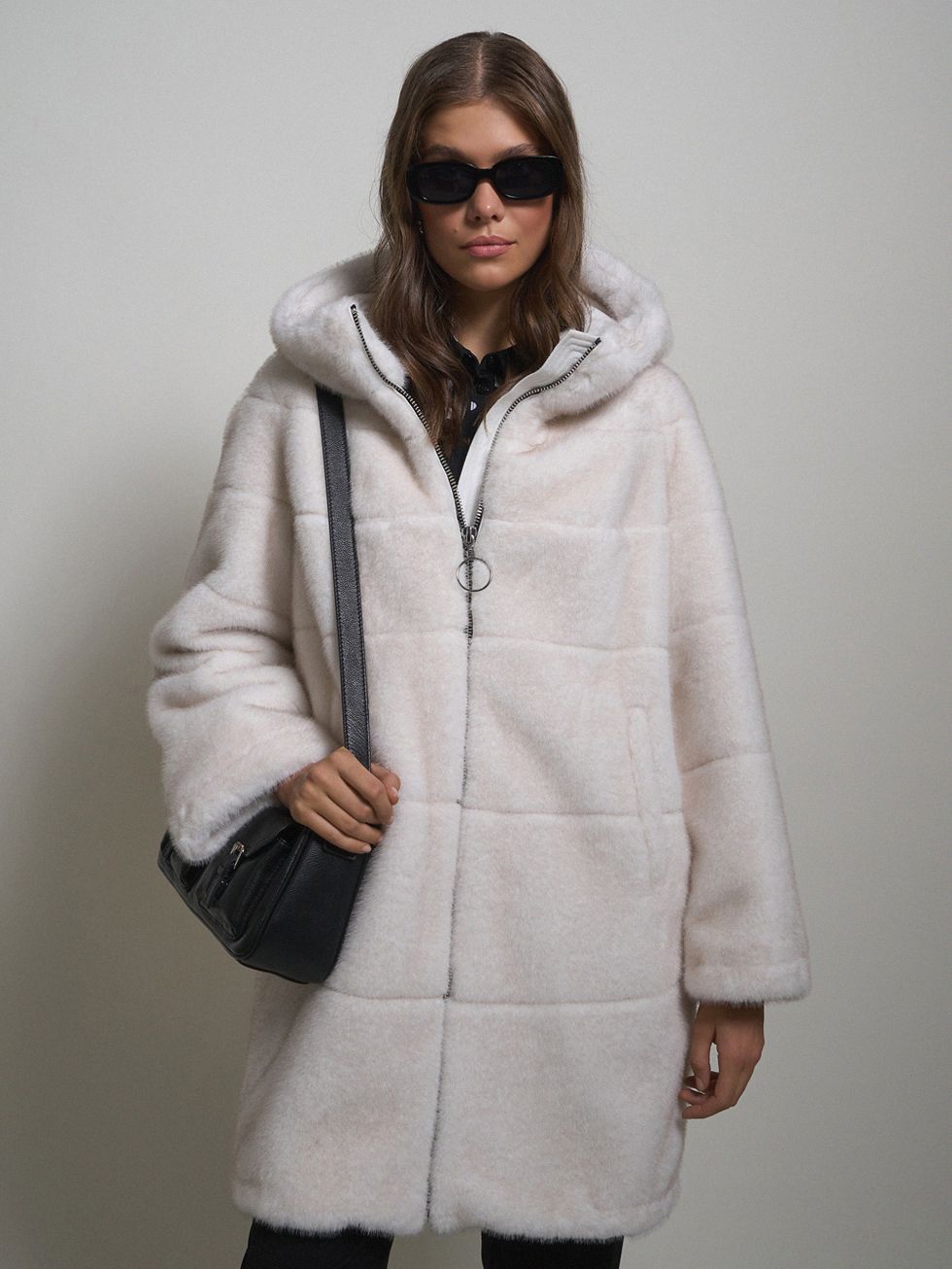 ШУБА КРЕМОВАЯ, 50% ШЕРСТЬ, 30% АКРИЛ, 20% ВИСКОЗА